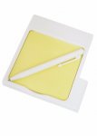 Bloco de Anotações na cor branca, com post-it (aproximadamente 25 folhas amarelas) e caneta (carga preta). Material de plástico resistente.