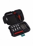 Kit ferramenta com 24 peças e lanterna quadrada.