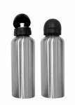 Squeeze em material inox, capacidade para 600 ml.