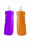 Squeeze dobrável com mosquetão, capacidade para 480 ml.