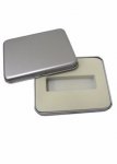 Estojo para pen drive, material de metal.